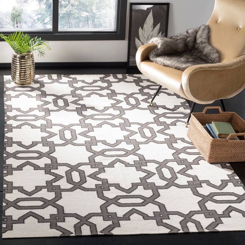 SAFAVIEH Handmade Flatweave Dhurries Hilpa Modern Moroccan Wool Rug - 5' x 8' - Ivory/Grey
