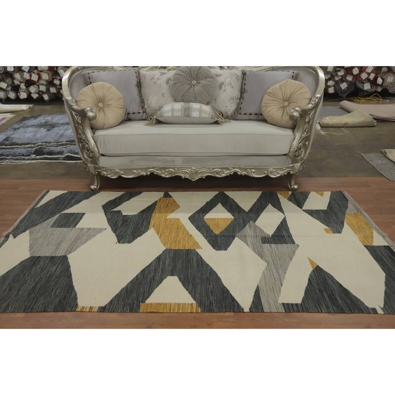 Hand Woven Southwestern Wool Beige Geometric Area Rug - 8' 1'' X 4' 10''
