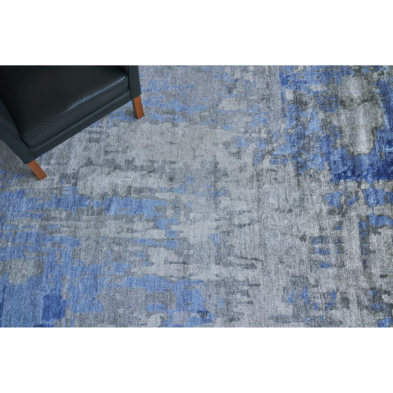 EXQUISITE RUGS Bamboo Silk Hand-knotted Blue/Grey Area Rug.