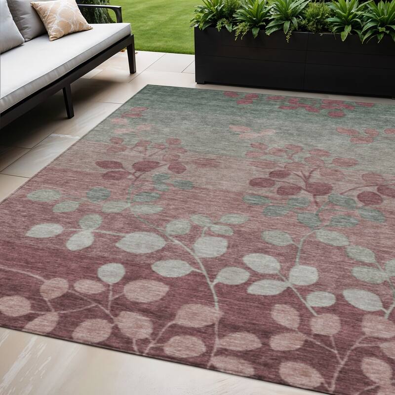 HomeRoots Floral Transitional Rectangle Outdoor Rug - 5' X 8'
