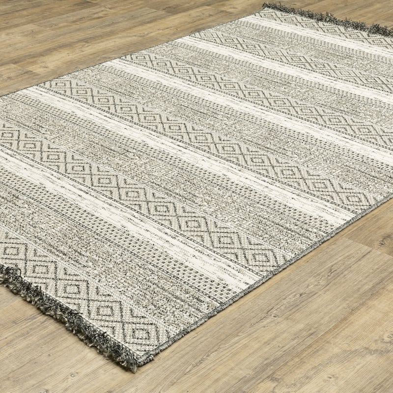Style Haven Grayton Southwestern Influence Beige/ Black Indoor-Outdoor Fringe Edge Rug