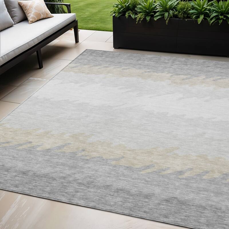 HomeRoots Striped Transitional Rectangle Outdoor Rug - 5' X 8'