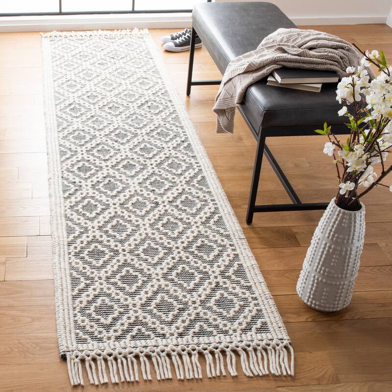 SAFAVIEH Handmade Natura Etti Moroccan Wool Rug - 2'3" x 9' Runner - Ivory/Black