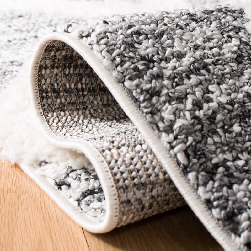 SAFAVIEH Moroccan Tassel Shag Nanke 2-inch Thick Rug