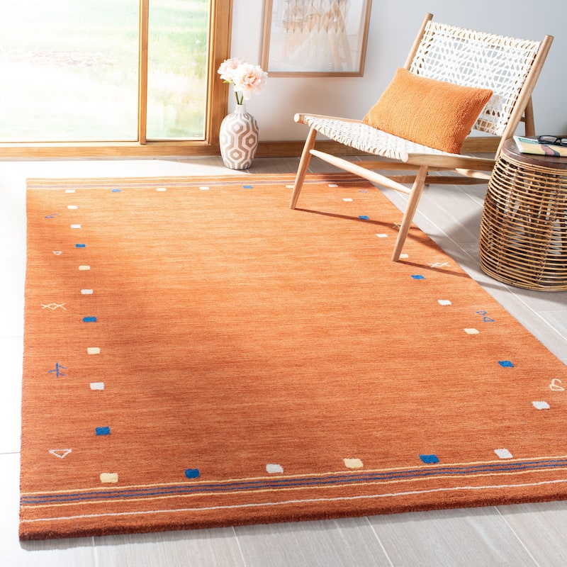 SAFAVIEH Handmade Himalaya Breann Border Wool Rug - 6' x 9' - Rust - Rectangle