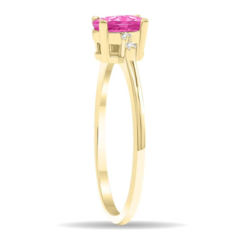 Women's Oval Shaped Peridot and Diamond Sparkle Ring in 10K Yellow Gold