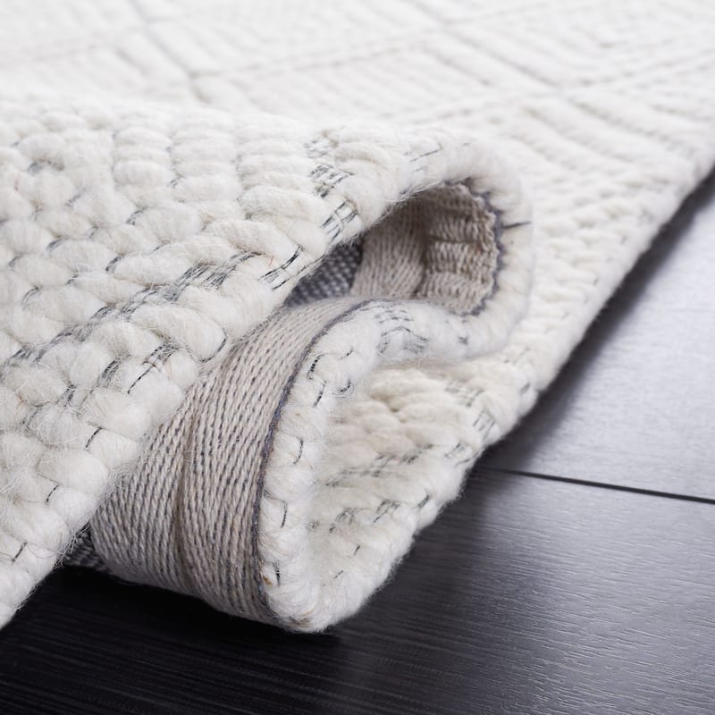 SAFAVIEH Handmade Marbella Ramije Modern Fringe Wool Rug