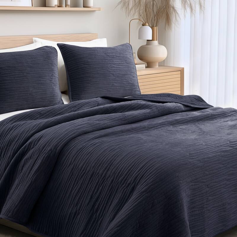 Wonderful Velvet 3 Piece Quilt Set