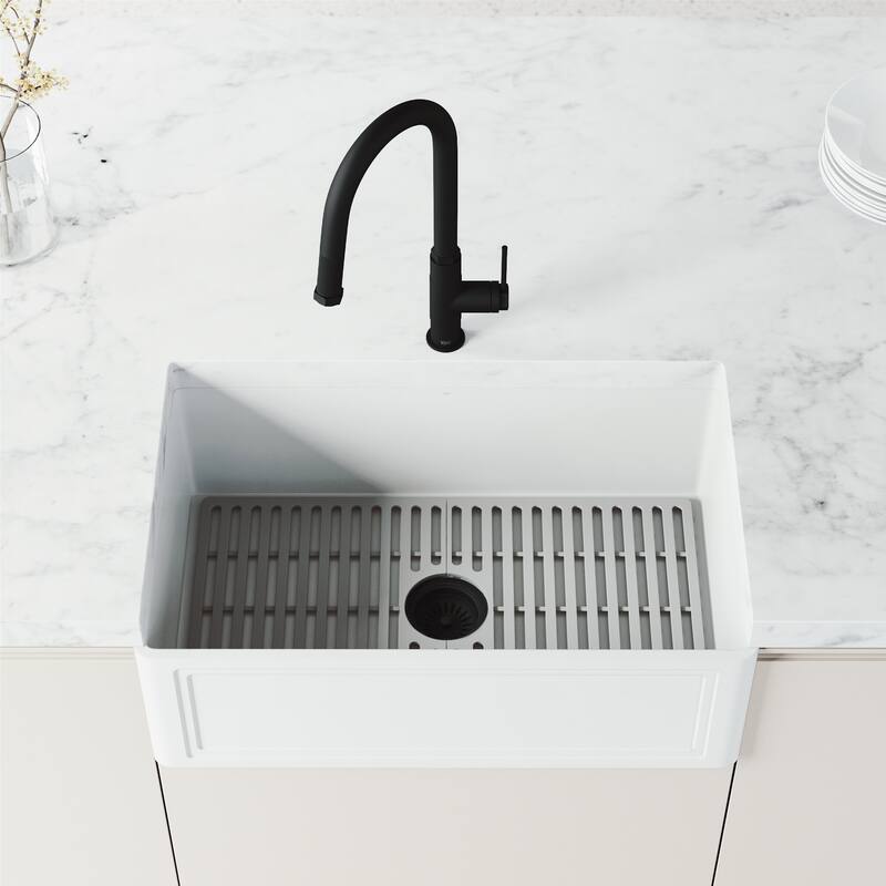 Vigo VG02035 Hart 1.8 GPM 18" H Single Handle Single Hole Pre-Rinse