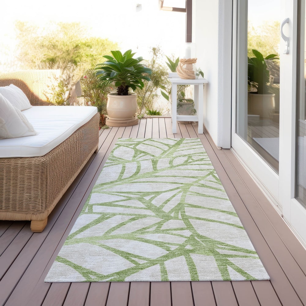 Machine Washable Indoor/ Outdoor Chantille Modern Palm Rug