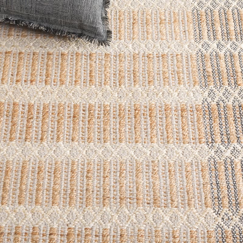SAFAVIEH Hand-Woven Natural Fiber Monika Casual Jute Rug
