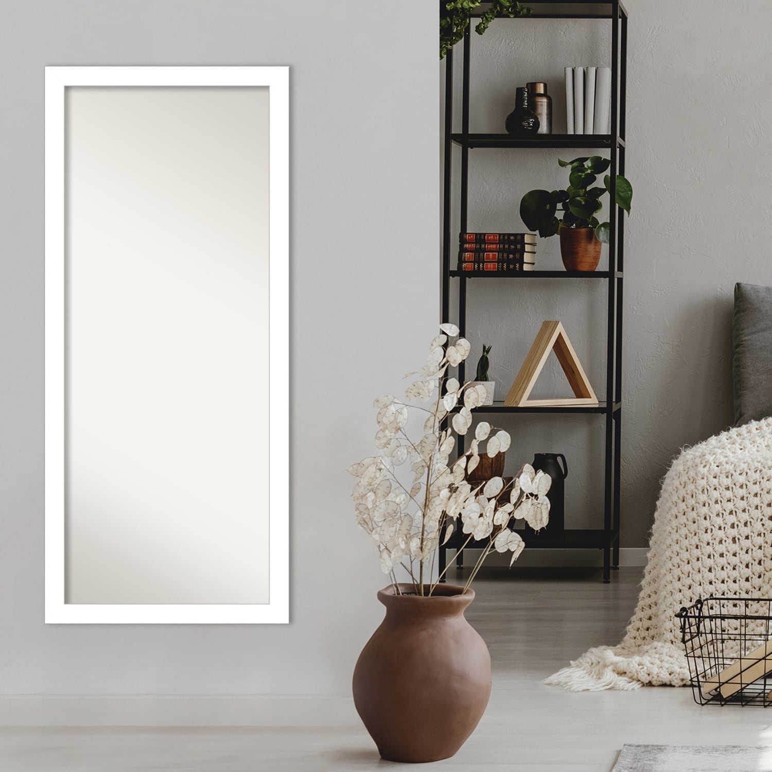 https://ak1.ostkcdn.com/images/products/is/images/direct/4454a09b413a60990eb279ce7ec3abd87669f01a/Non-Beveled-Wood-Full-Length-Floor-Leaner-Mirror---Wedge-White-Frame.jpg