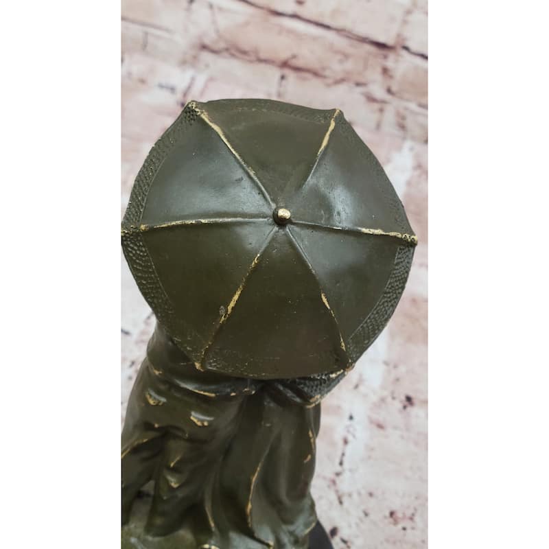 Charming Bronze Elderly Couple Figurative Sculpture – Holding Umbrella Figurine