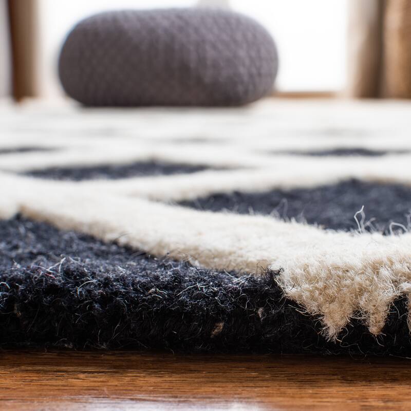 SAFAVIEH, Handmade Cambridge Siire Moroccan Trellis Wool Rug
