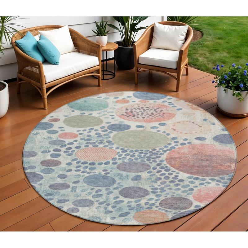 HomeRoots Geometric Transitional Rectangle Outdoor Rug - 8' Round
