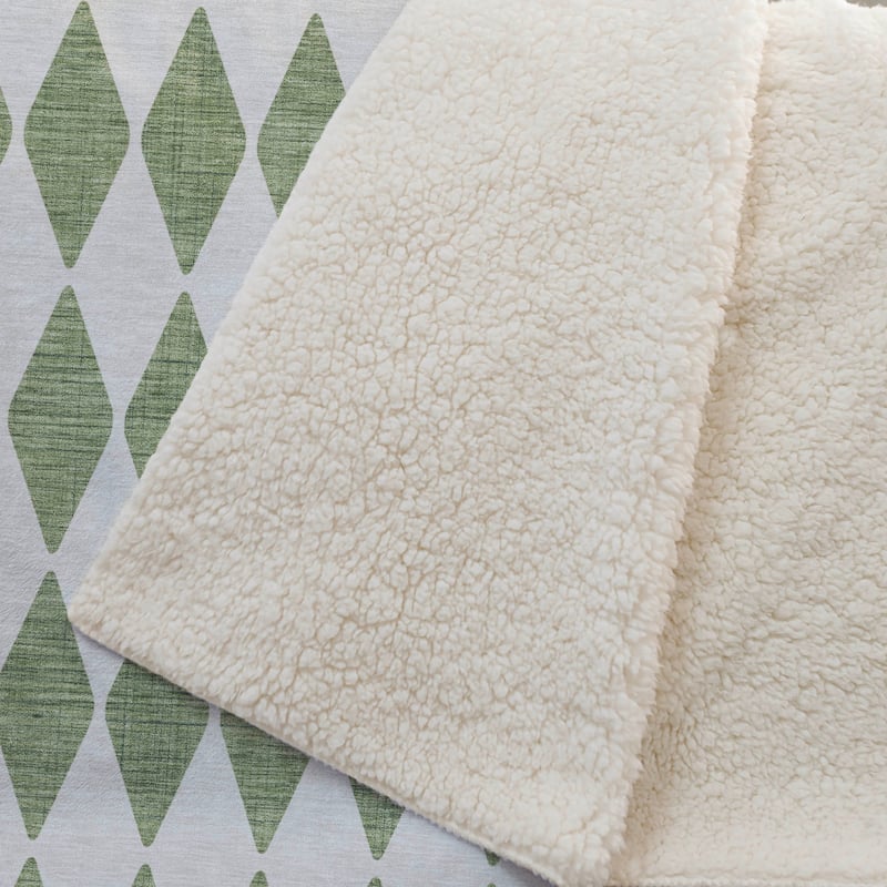 Premium Machine Washable Modern Argyle Sherpa Throw Blanket