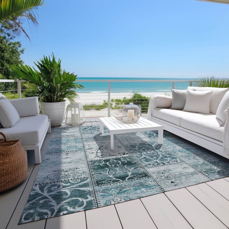 Machine Washable Indoor/ Outdoor Traditional Patchwork Chantille Rug