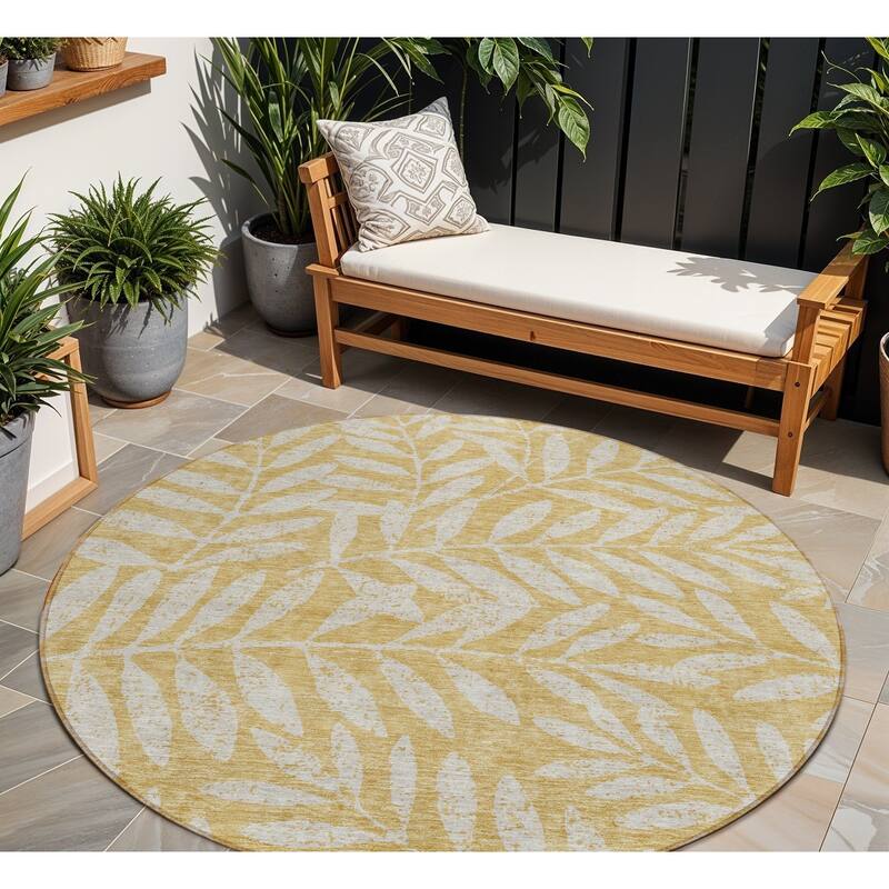 HomeRoots Floral Transitional Rectangle Outdoor Rug - 8' Round