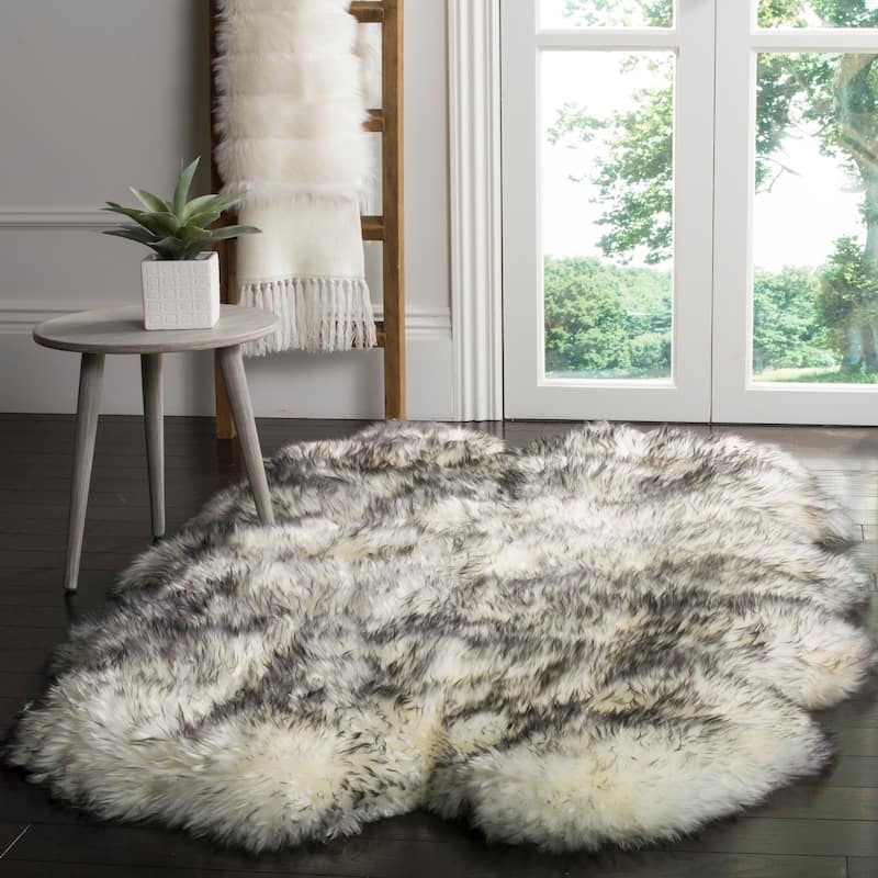 SAFAVIEH Handmade Natural Sheepskin Leanca 3.4-inch Thick Rug - 5'5" x 7'7" - Ivory/Smoke Grey - Rectangle