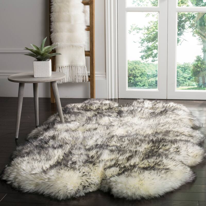 SAFAVIEH Handmade Natural Sheepskin Leanca 3.4-inch Thick Rug - 3'7" x 5'11" - Ivory/Smoke Grey