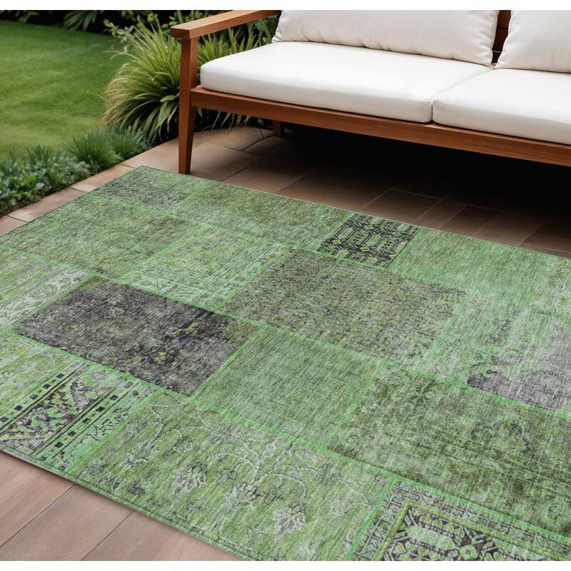 HomeRoots Patchwork Transitional Rectangle Outdoor Rug - 8' X 10'
