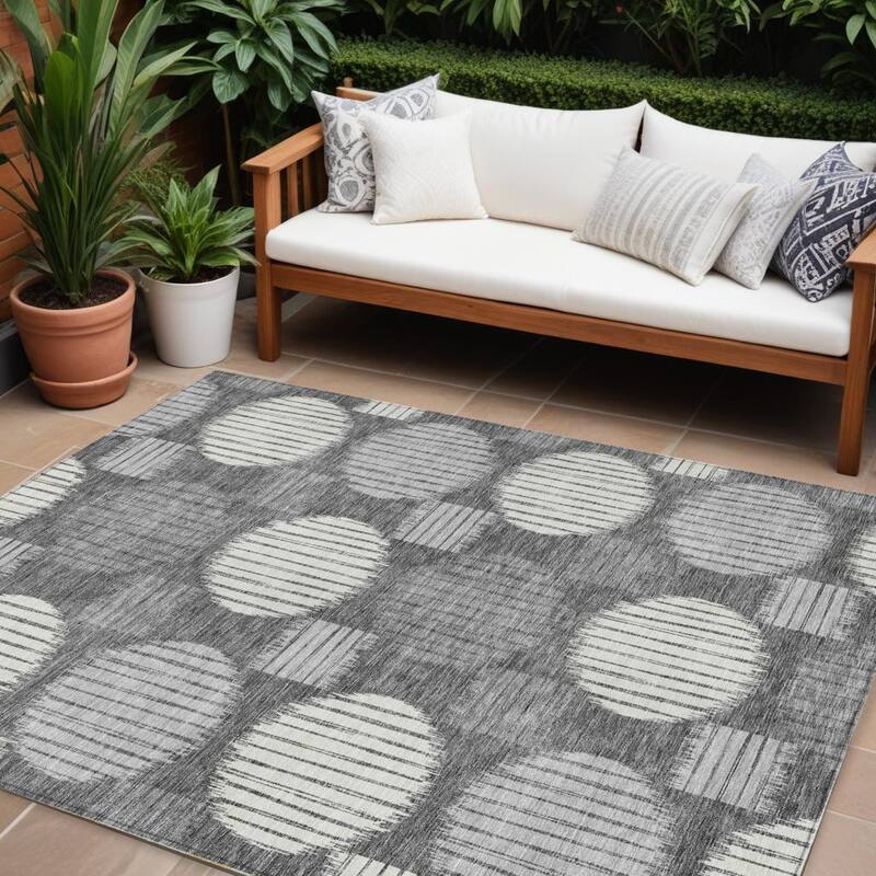HomeRoots Geometric Transitional Rectangle Outdoor Rug - 9' X 12'