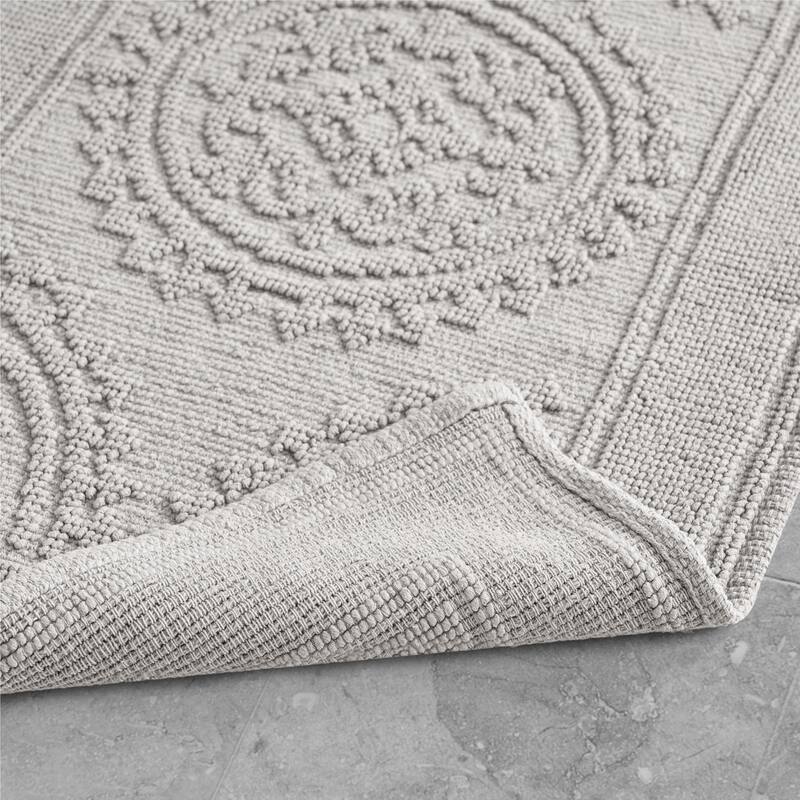 Jean Pierre Cotton Stonewash Medallion 21 x 34 in. Bath Rug
