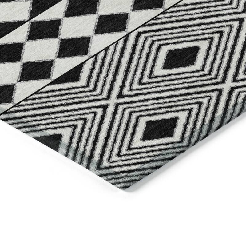 HomeRoots Geometric Transitional Rectangle Outdoor Rug