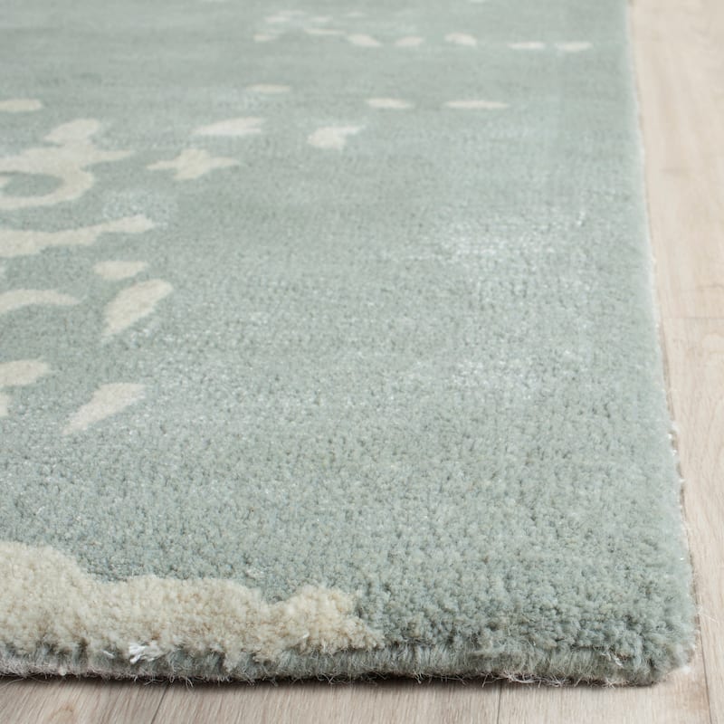 SAFAVIEH Handmade Bella Tineke Modern Floral Wool Rug