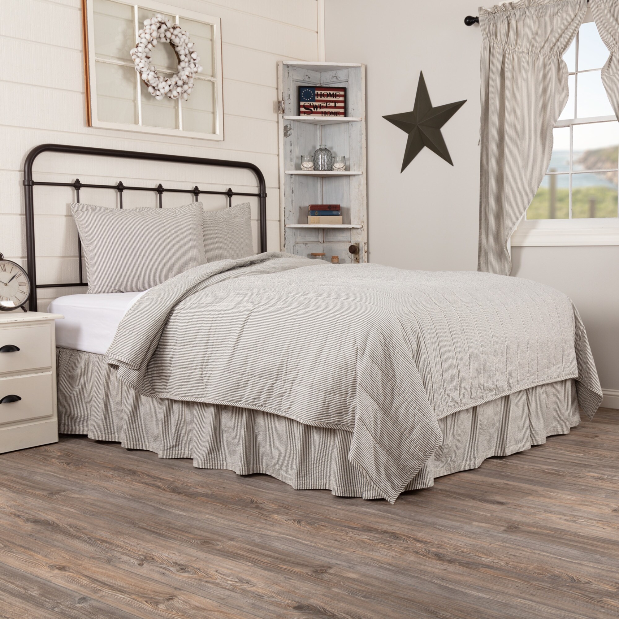blue quilt coverlet