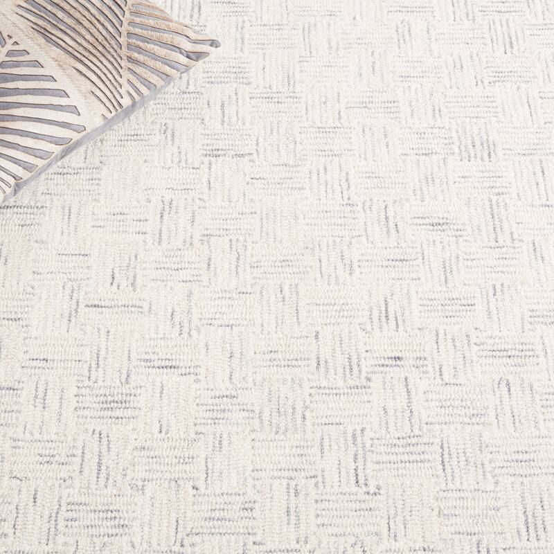 SAFAVIEH Handmade Micro-Loop Courteney Transitional Wool Rug