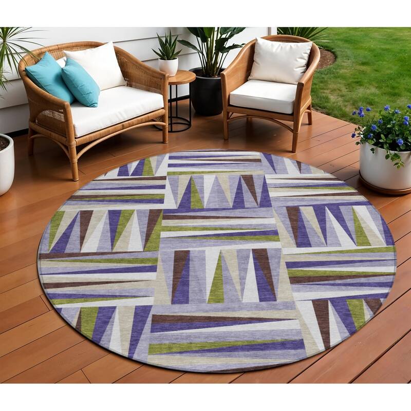 HomeRoots Geometric Transitional Rectangle Outdoor Rug - 8' Round