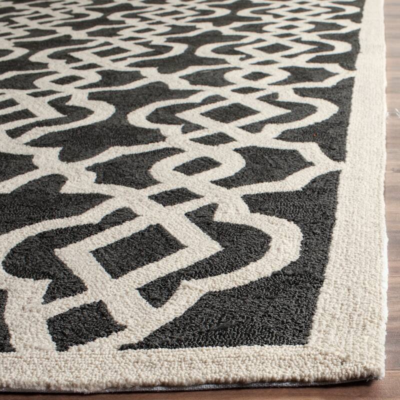 SAFAVIEH Handmade Four Seasons Nahlah Floral Rug