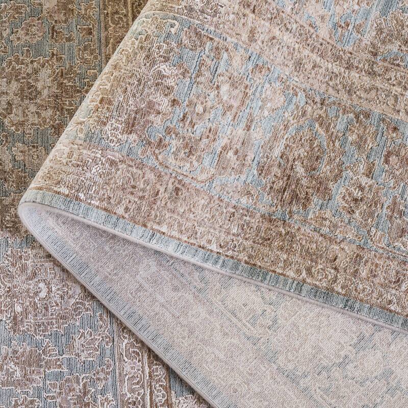 SAFAVIEH Signature Lyyli Traditional Rug