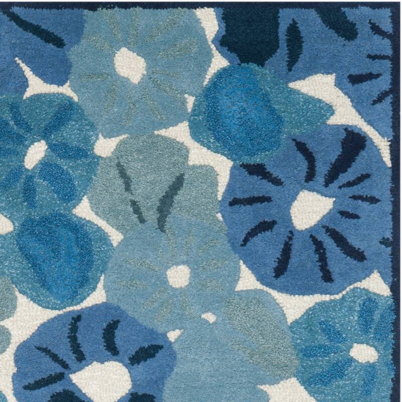 Martha Stewart by SAFAVIEH Poppy Field Wool/ Viscose Rug
