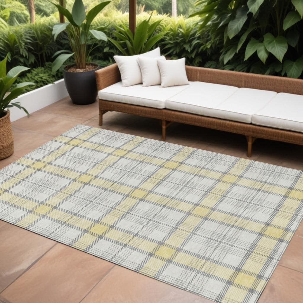 HomeRoots Plaid Transitional Rectangle Outdoor Rug
