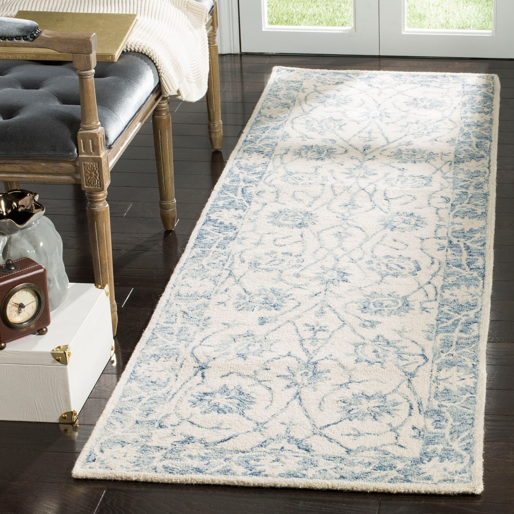 SAFAVIEH Handmade Blossom Unni Modern Floral Wool Rug