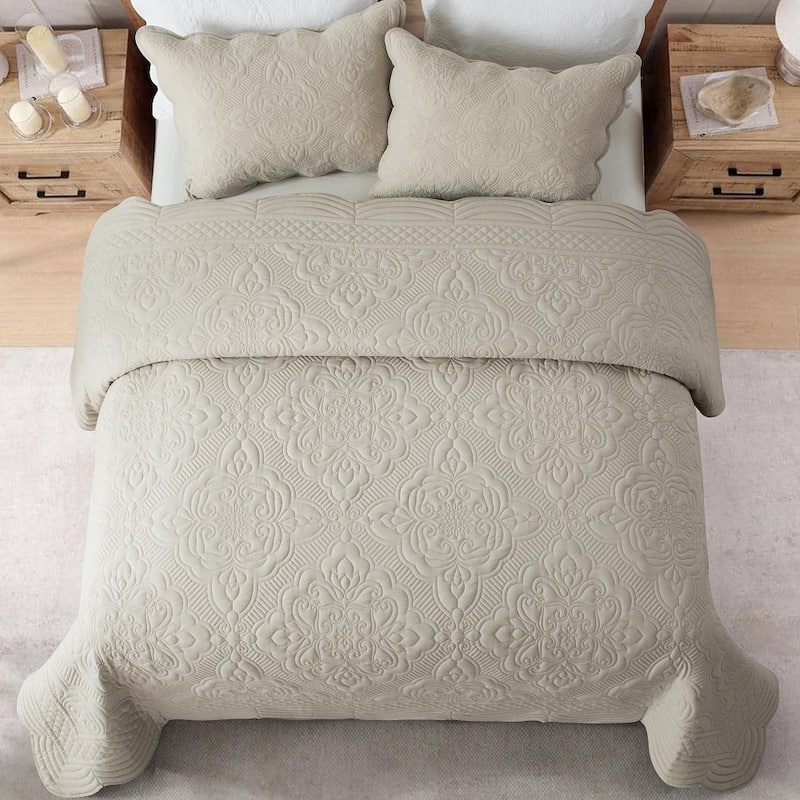Wholinens Scalloped Edge Washed Microfiber Embroidered Damask Quilt Set 3 Pieces