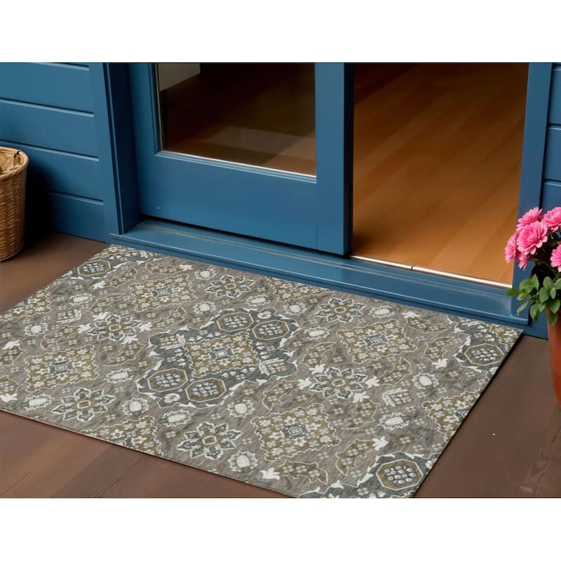 HomeRoots Medallion Traditional Rectangle Outdoor Rug - 3' x 5'