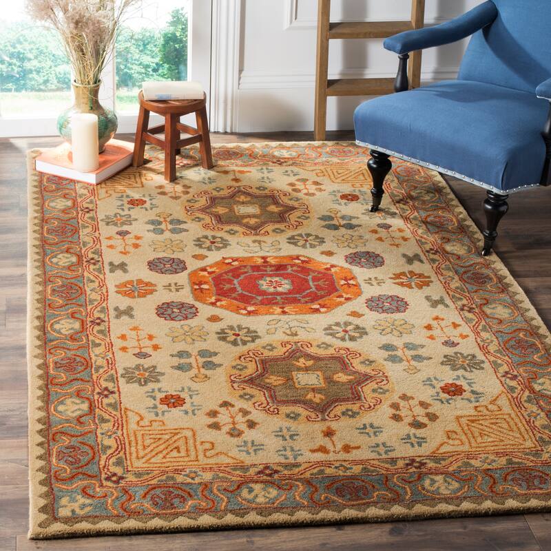 SAFAVIEH Handmade Heritage Damask Vine Traditional Oriental Wool Rug - 3' x 5' - Beige/Multi