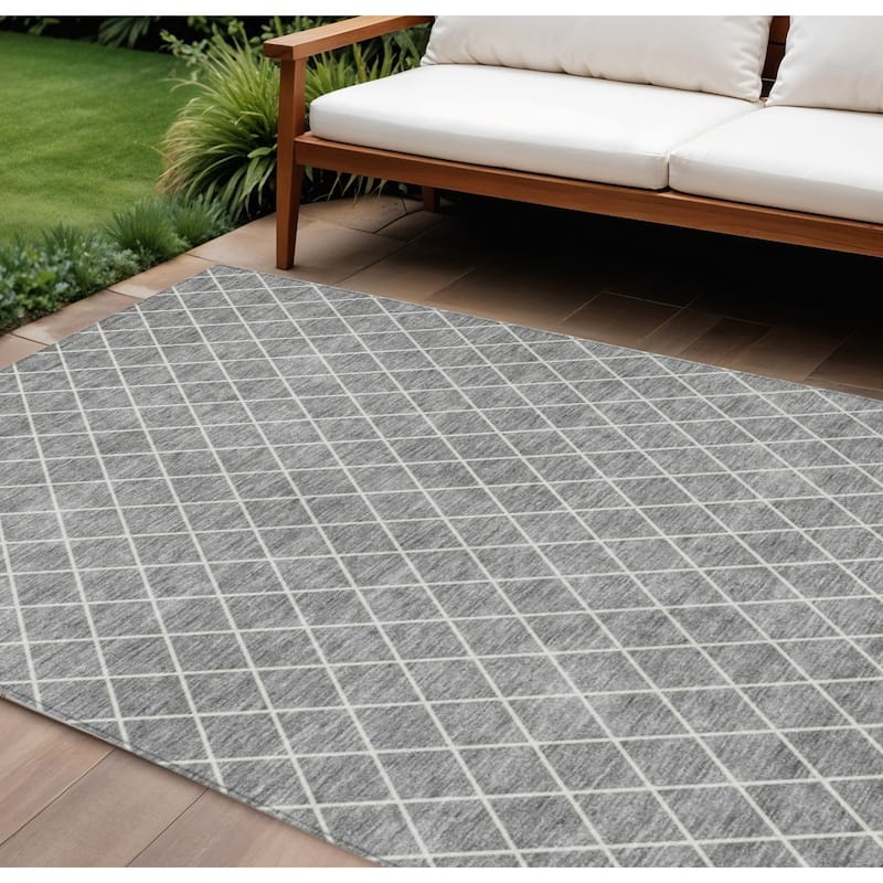 HomeRoots Geometric Transitional Rectangle Outdoor Rug - 8' X 10'