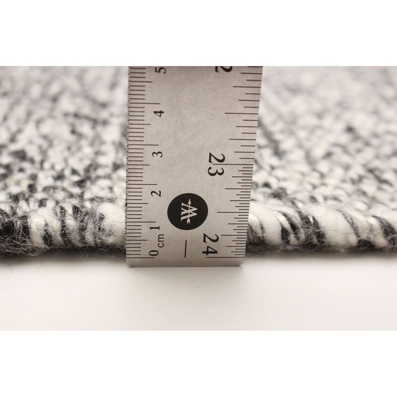 Sienna Black, White Rug 4'11" x 8'4" - 4'11 x 8'4