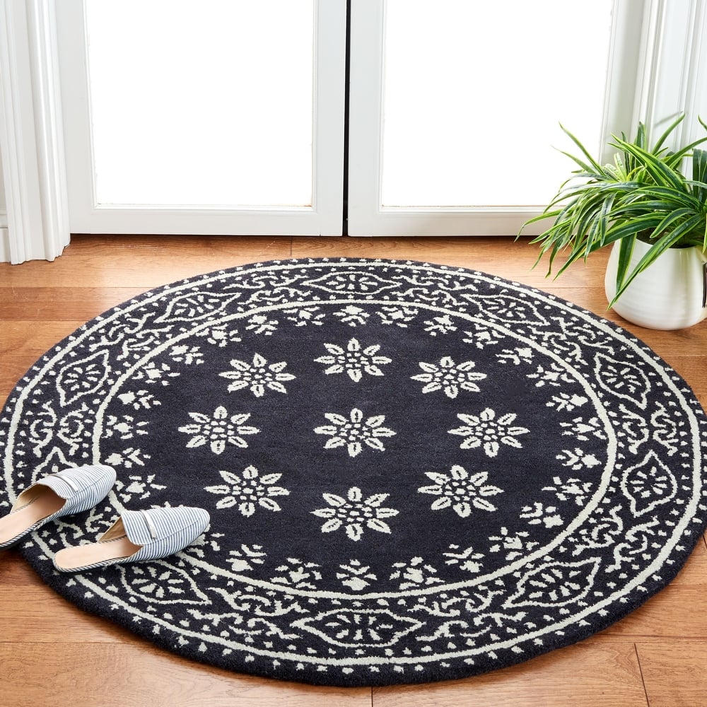 Martha Stewart by SAFAVIEH Gracious Garden Wool Rug