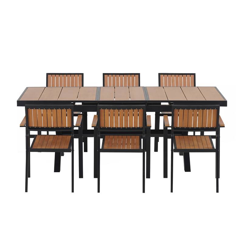 Experience Outdoor Dining Freedom with a Flexible Set
