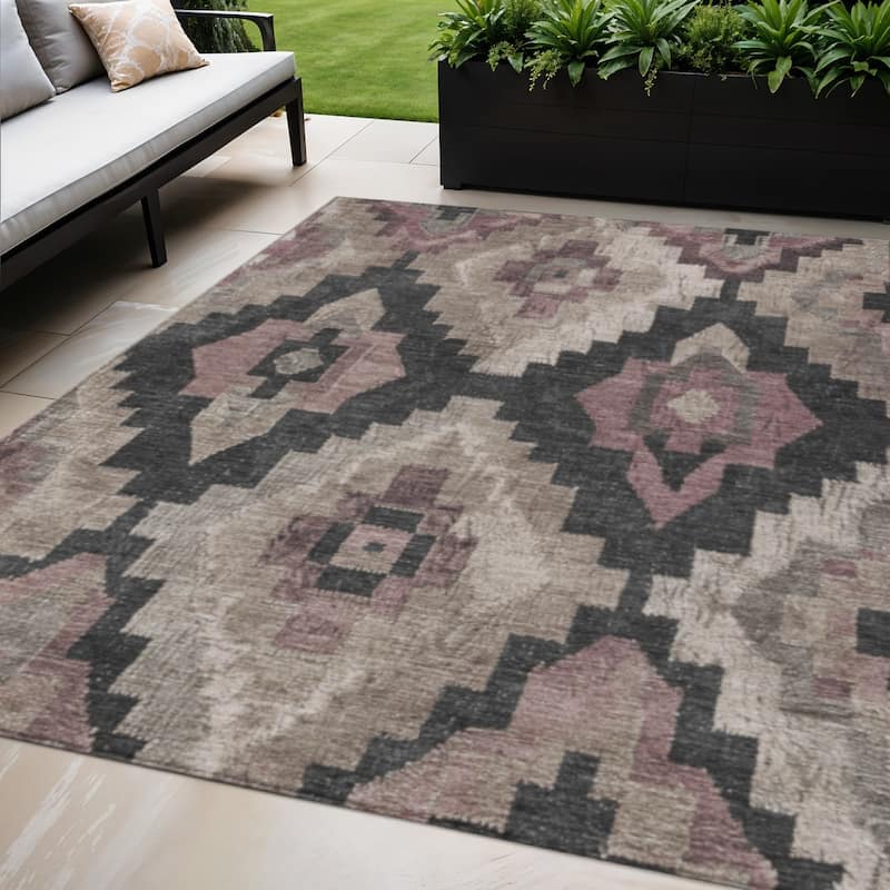 HomeRoots Aztec Transitional Rectangle Outdoor Rug - 5' X 8'