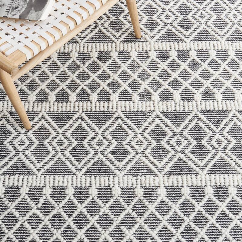 SAFAVIEH Handmade Natura Zusi Boho Wool Rug