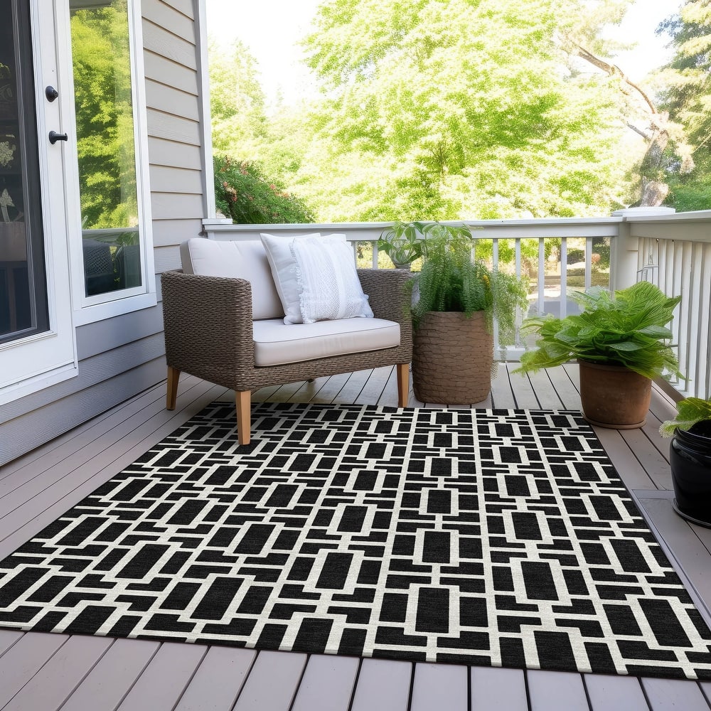 Machine Washable Indoor/ Outdoor Chantille Contemporary Geo Rug
