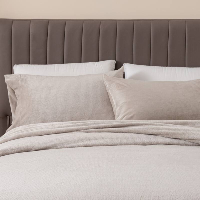 Great Bay Home Extra Soft Cozy Velvet Plush Solid Bed Sheet Set