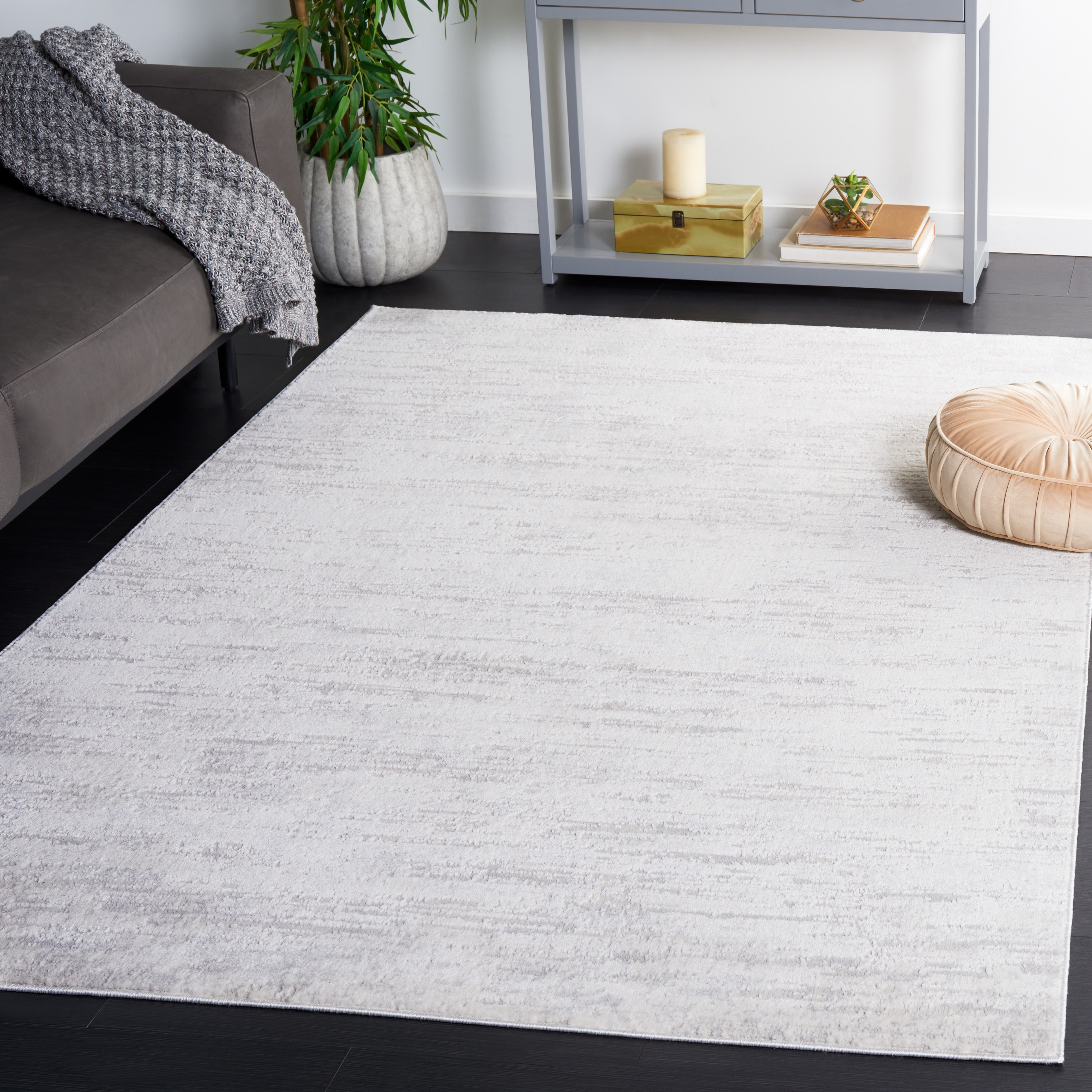 SAFAVIEH Hanna Leisha Contemporary Rug
