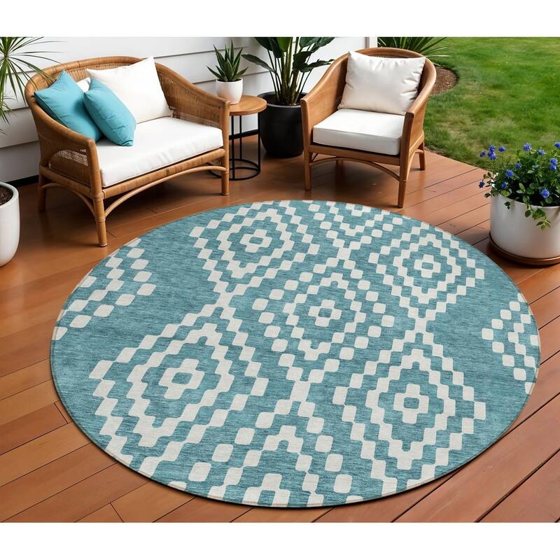 HomeRoots Geometric Transitional Rectangle Outdoor Rug - 8' Round
